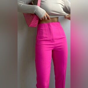 BELT PLEATED HIGH WAIST CARROT PANTS IN PINK
